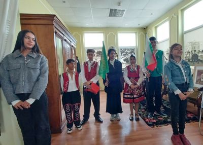 Вълнуващ урок в Регионалния исторически музей в Бургас, посветен на Априлското въстание - Изображение 1